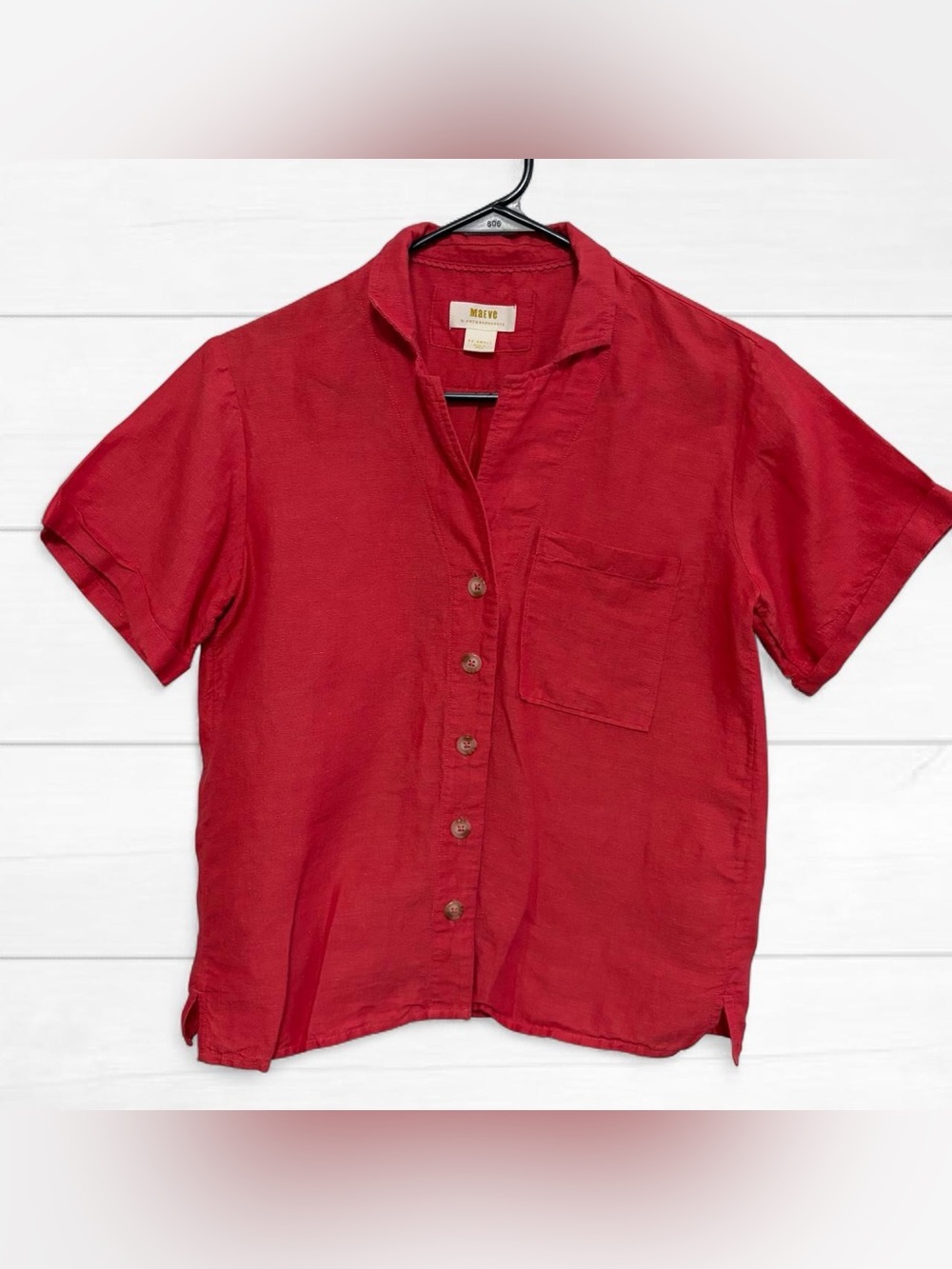 Short-Sleeve Button-Up Shirt in Red